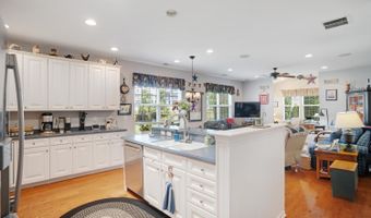 10 Harbor Pl, Barnegat, NJ 08005
