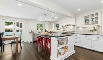 8 Glenwood Dr, Darien, CT 06820
