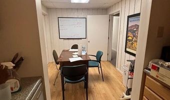 735 Park Dr, Alton, IL 62002