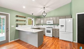 917 E Heatherwood Dr, Brandon, SD 57005
