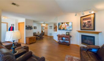 1906 Oak Tree Ln B, Austin, MN 55912