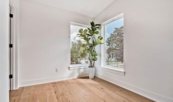 204 NW 9th St, Bentonville, AR 72712