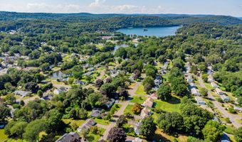 19 Valerie Ln, Danbury, CT 06811