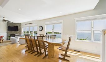4 Clarkes Village Ln, Jamestown, RI 02835