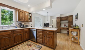 28 Wintergreen Hill Rd, Danbury, CT 06811