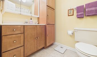 4317 Heathrow Dr, Anderson, IN 46013