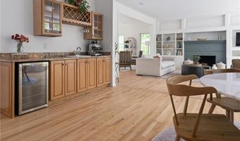 125 Fernwood Dr, East Greenwich, RI 02818