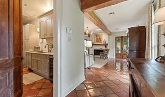 3044 Mcconnell Dr, Baton Rouge, LA 70809