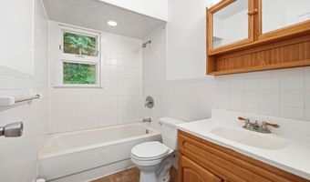 48 E Shore Dr, Alloway, NJ 07462