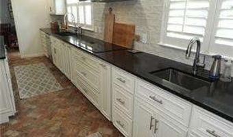 220 Lakeshore Dr, Alma, GA 31510