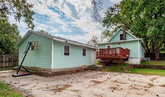 412 E Gray St, Des Moines, IA 50315