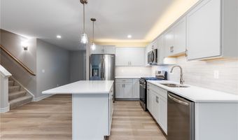 30 Essex Woods Ln B, Amherst, NY 14228
