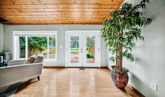 3130 Bridle Ln, Anchorage, AK 99517