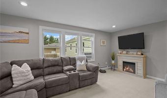 16 Red Cedar Dr, Cranston, RI 02920