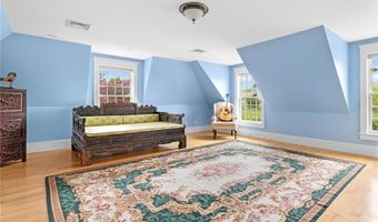 99 N Cliff Dr, Narragansett, RI 02882
