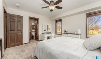 205 S Sunshine Ave, Brandon, SD 57005