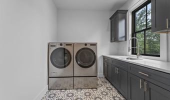 414 N MONROE St, Arlington, VA 22201