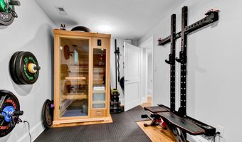 7601 PERSIMMON TREE Ln, Bethesda, MD 20817