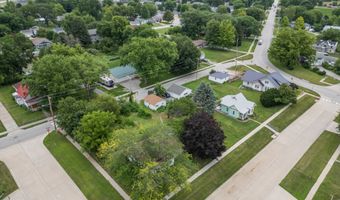 311 E 4th St, Riverside, IA 52327