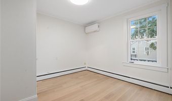 28 Young St 2, Newport, RI 02840
