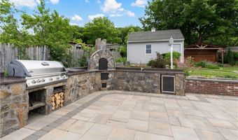 6 Varnum Ave, Bristol, RI 02809