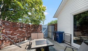 933 Williamsburg Cir, Warwick, RI 02886