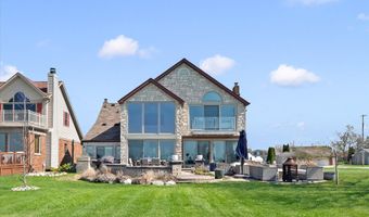 8115 Colony Dr, Algonac, MI 48001
