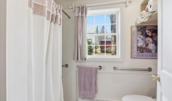 13 Elm St, Antrim, NH 03440