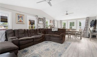 5 Versailles St, Cranston, RI 02920