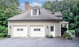 2 Raven Crest Dr, Bethel, CT 06801