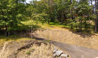 390 Strawberry Ln, Ashland, OR 97520