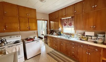 912 S Lloyd St, Aberdeen, SD 57401