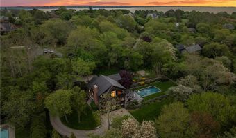 56 Summerfield Ln, Middletown, RI 02842