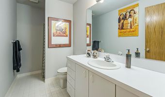 555 Glendale Cir, Ann Arbor, MI 48103