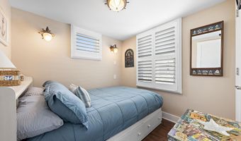 222 7TH St, Beach Haven, NJ 08008