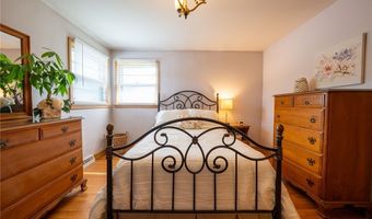 135 Alberta Dr, Amherst, NY 14226