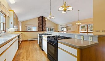 9 Snug Harbor Rd, Belgrade, ME 04917