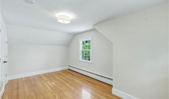 3 Sundale Rd, Cranston, RI 02921