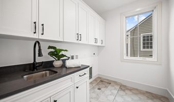 2133 N OAKLAND St, Arlington, VA 22207