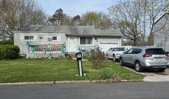48 Pace Ave, Bellport, NY 11713