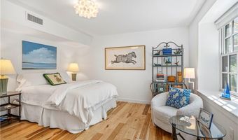 27 High St 2, Newport, RI 02840