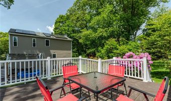 12 Twin Leaf Trl, Narragansett, RI 02874