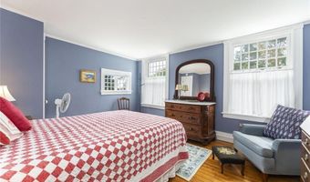 28 Newport St, Jamestown, RI 02835