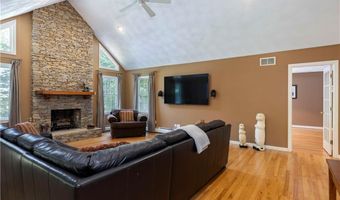 258 Woodridge Dr, North Kingstown, RI 02874