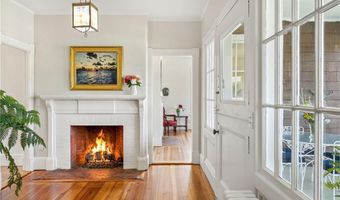 84 Rodman St, Narragansett, RI 02882
