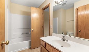 6414 158th St W 201, Apple Valley, MN 55124