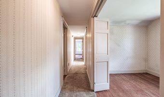 4 Pineway Dr, Auburn, ME 04210
