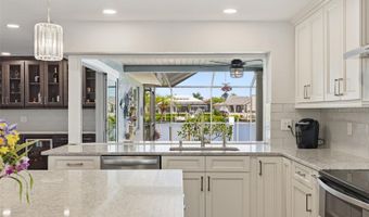831 CHIPAWAY Dr, Apollo Beach, FL 33572