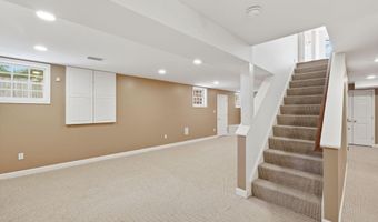 2904 N 4TH St N, Arlington, VA 22201