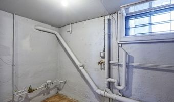 6 Levitt Ave, Bergenfield, NJ 07621